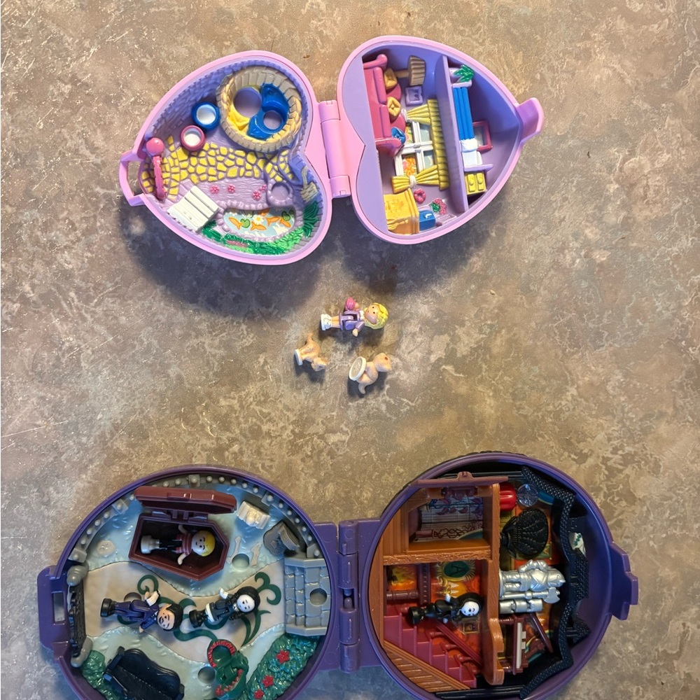 Polly Pocket-style Compact